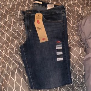 711 skinny ankle Levi’s